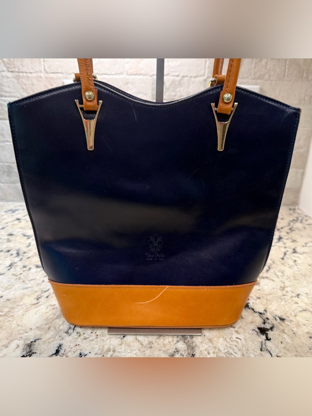 Vera Pelle EUC Navy & Tan Leather Shoulder Bag - Picture 2 of 8
